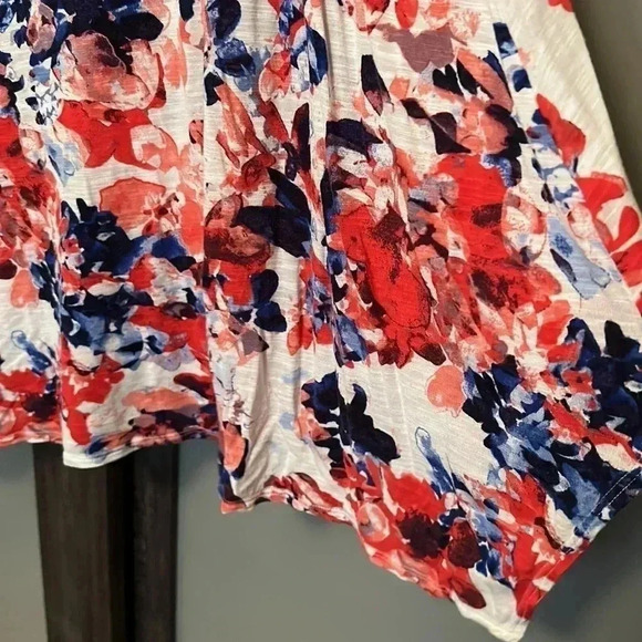 Kenar, floral scoop neck top, Size 3X - Picture 5 of 7